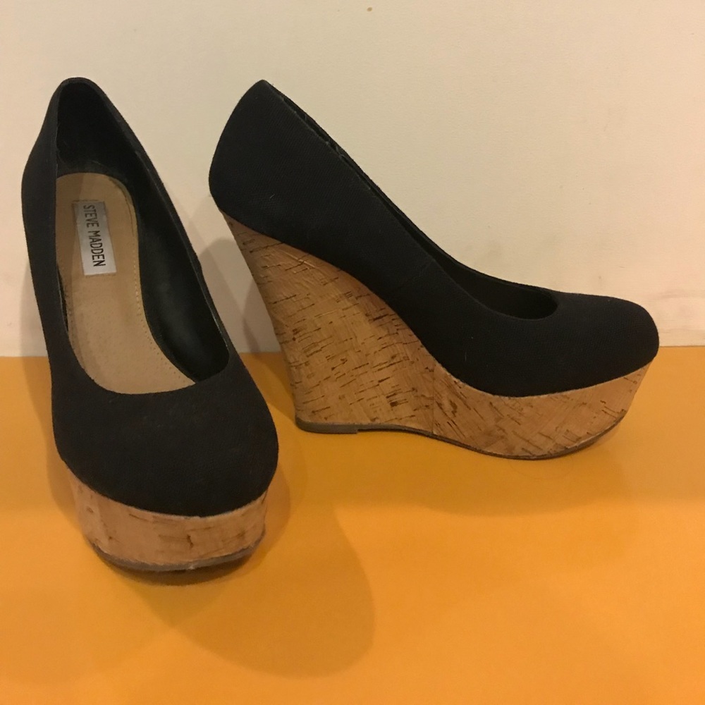Steve Madden black wedges
